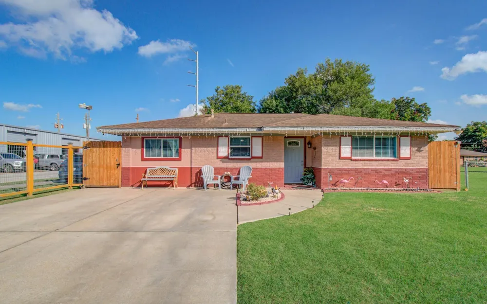 1115 Iowa Street South Houston, TX 77587
