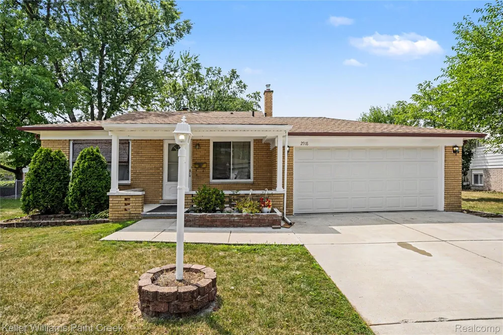 2918 Saratoga Drive Troy City, MI 48083