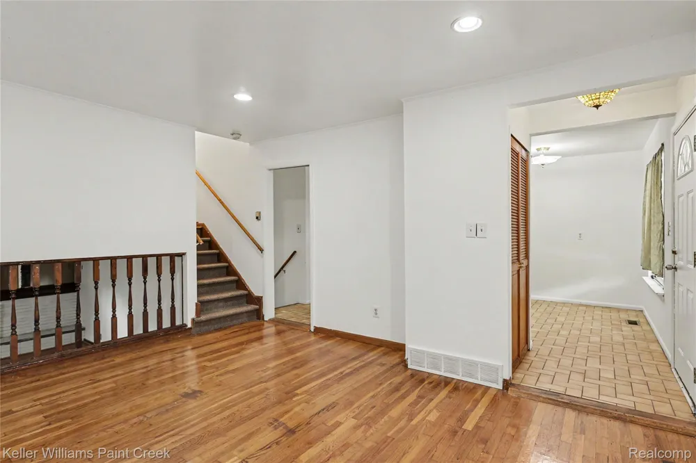 2918 Saratoga Drive Troy City, MI 48083