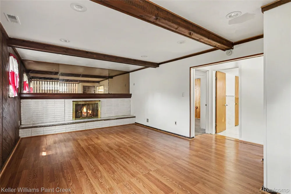 2918 Saratoga Drive Troy City, MI 48083