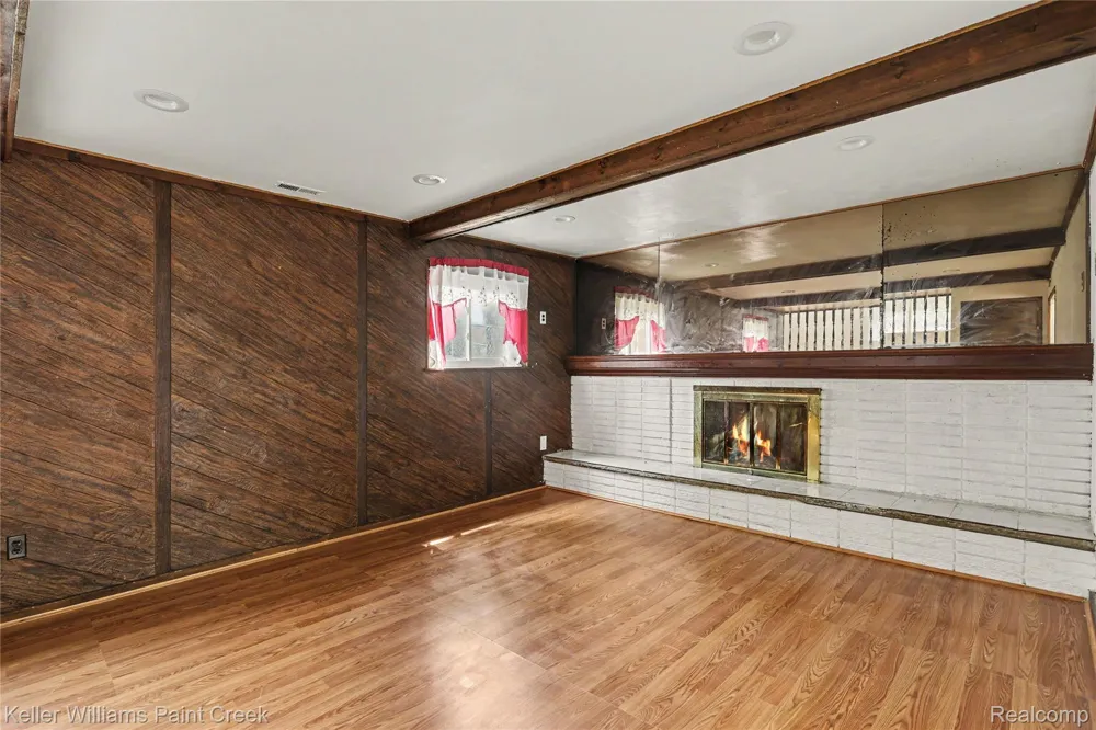 2918 Saratoga Drive Troy City, MI 48083