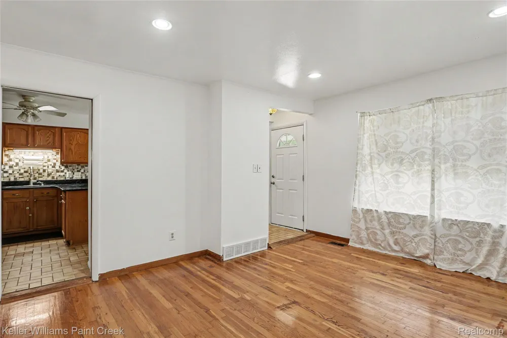 2918 Saratoga Drive Troy City, MI 48083