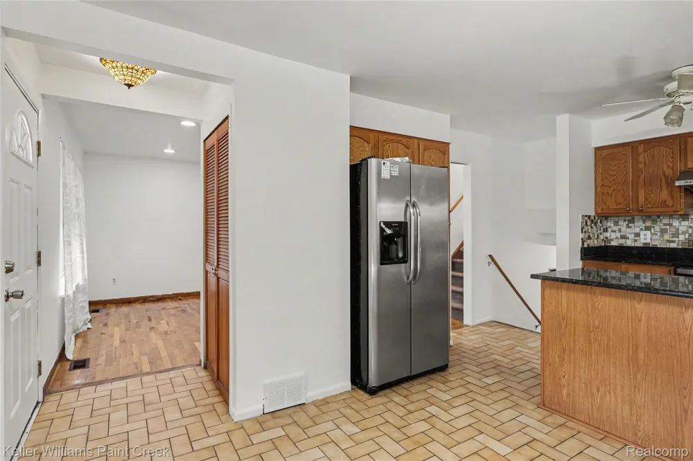 2918 Saratoga Drive Troy City, MI 48083