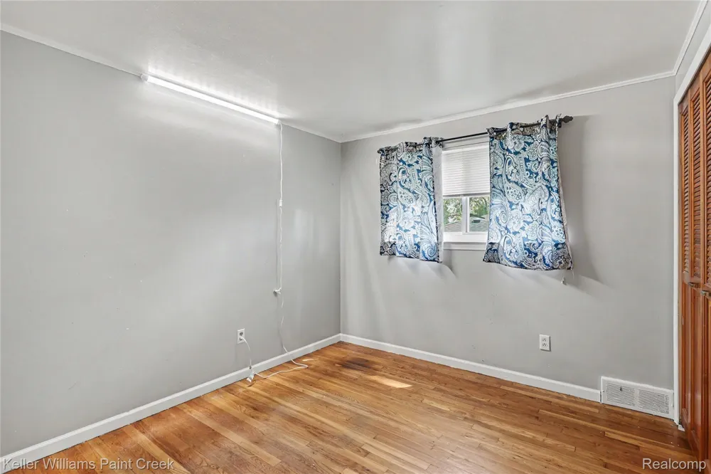 2918 Saratoga Drive Troy City, MI 48083