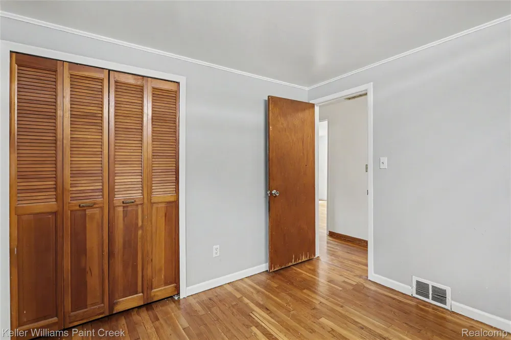 2918 Saratoga Drive Troy City, MI 48083