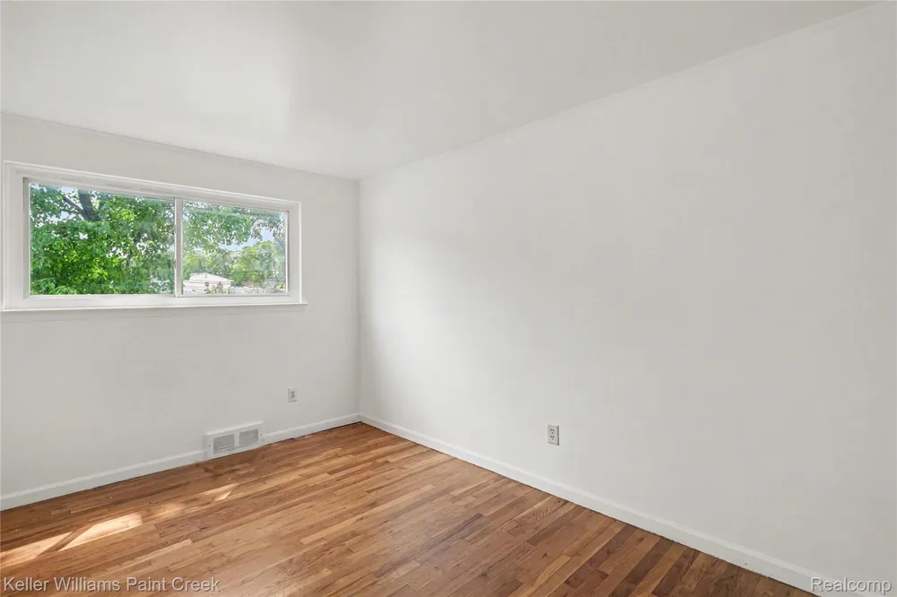 2918 Saratoga Drive Troy City, MI 48083