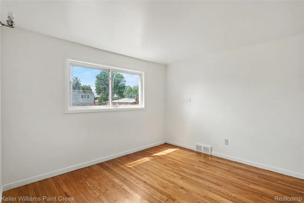 2918 Saratoga Drive Troy City, MI 48083