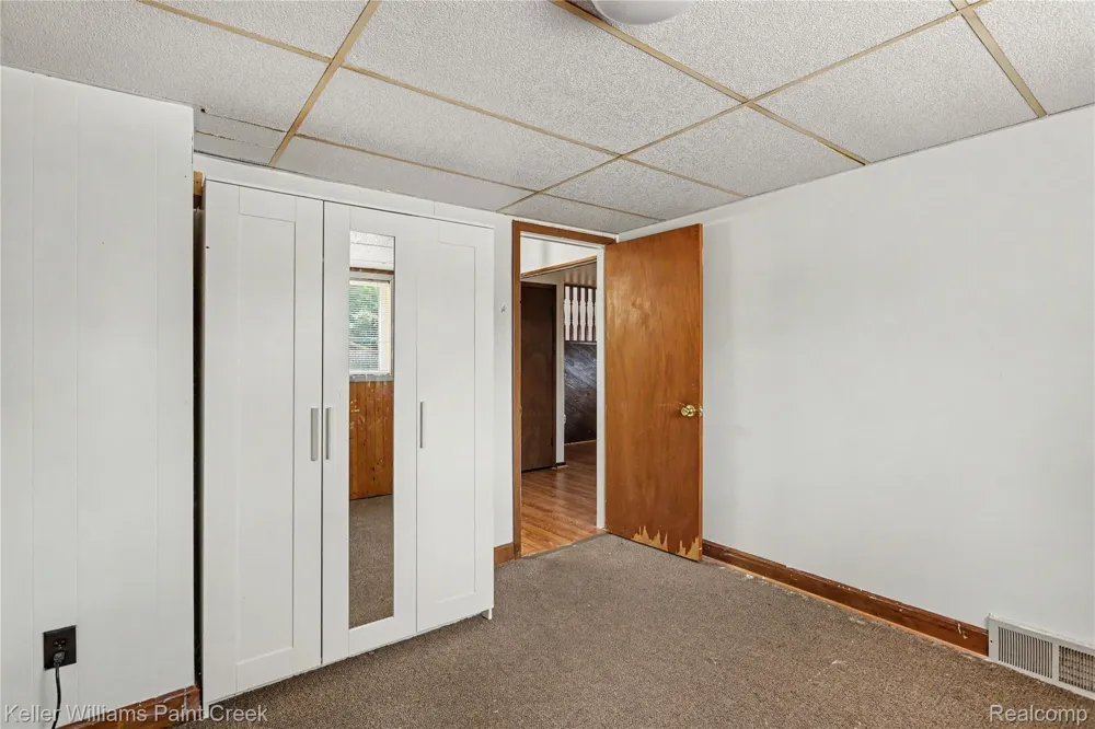 2918 Saratoga Drive Troy City, MI 48083