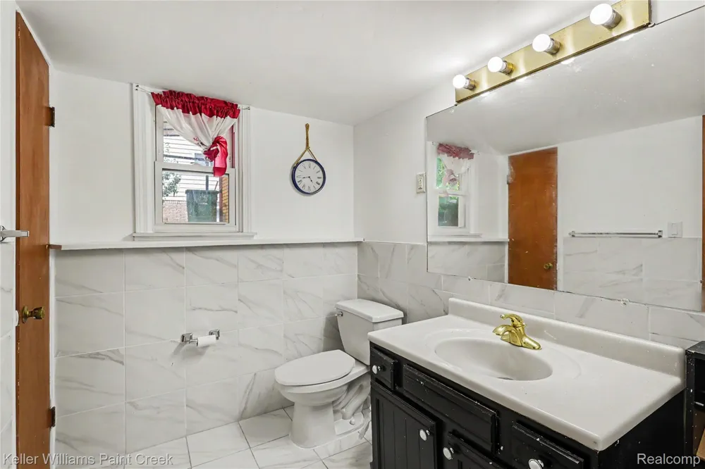 2918 Saratoga Drive Troy City, MI 48083