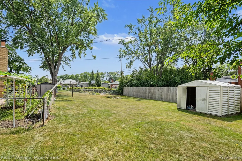 2918 Saratoga Drive Troy City, MI 48083