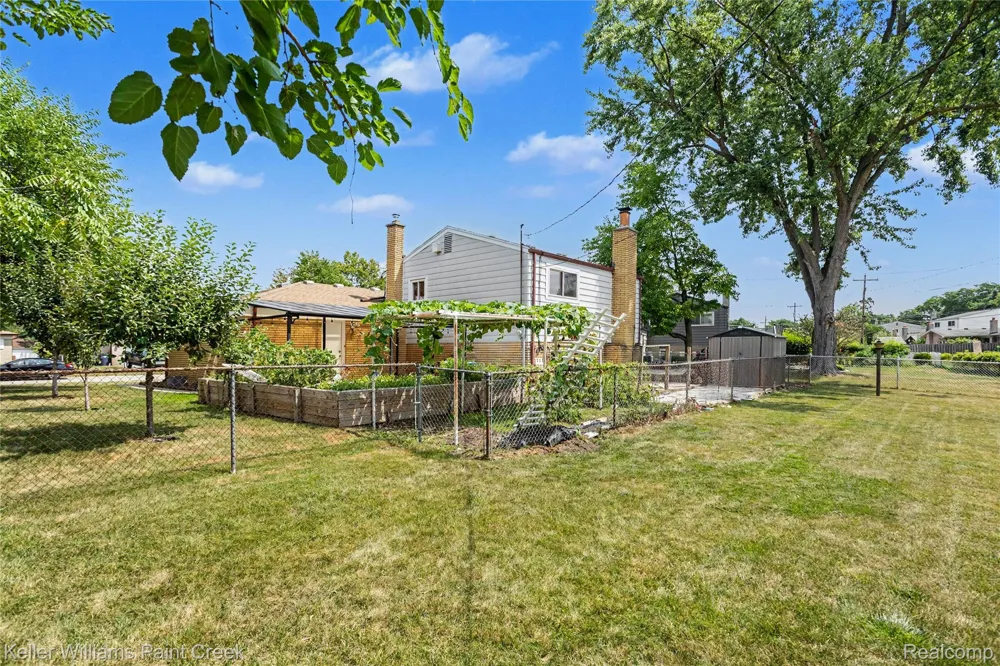 2918 Saratoga Drive Troy City, MI 48083