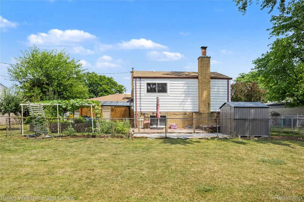 2918 Saratoga Drive Troy City, MI 48083