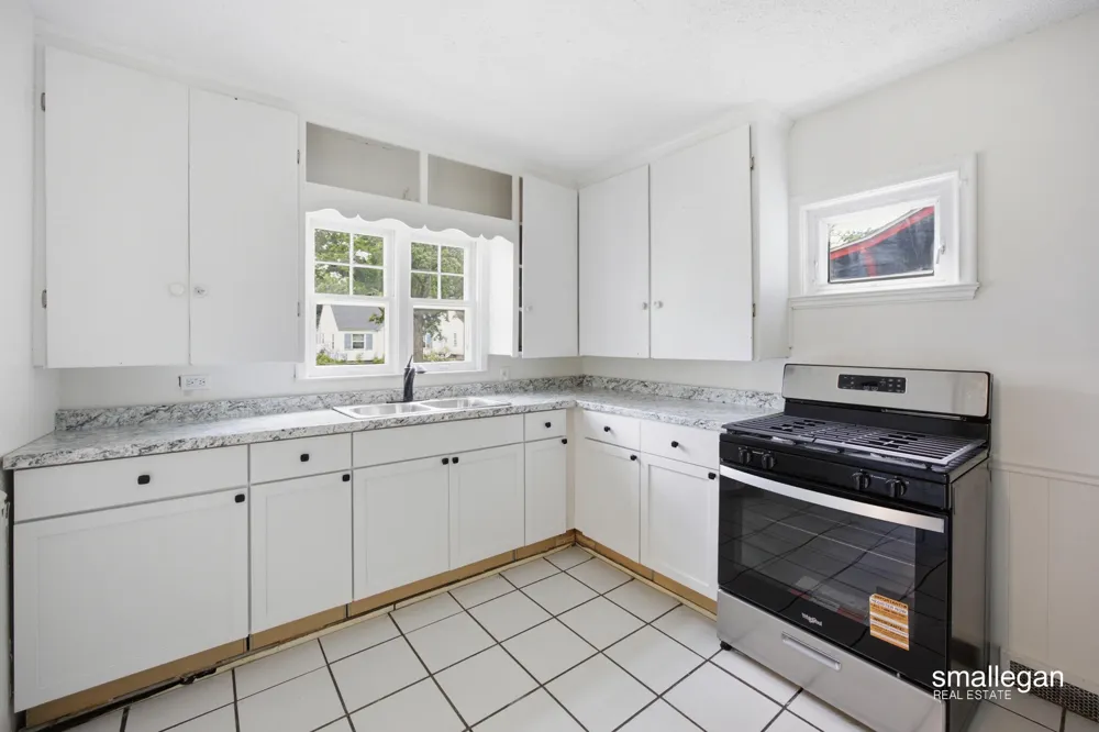 958 Ada Avenue Muskegon City, MI 49442