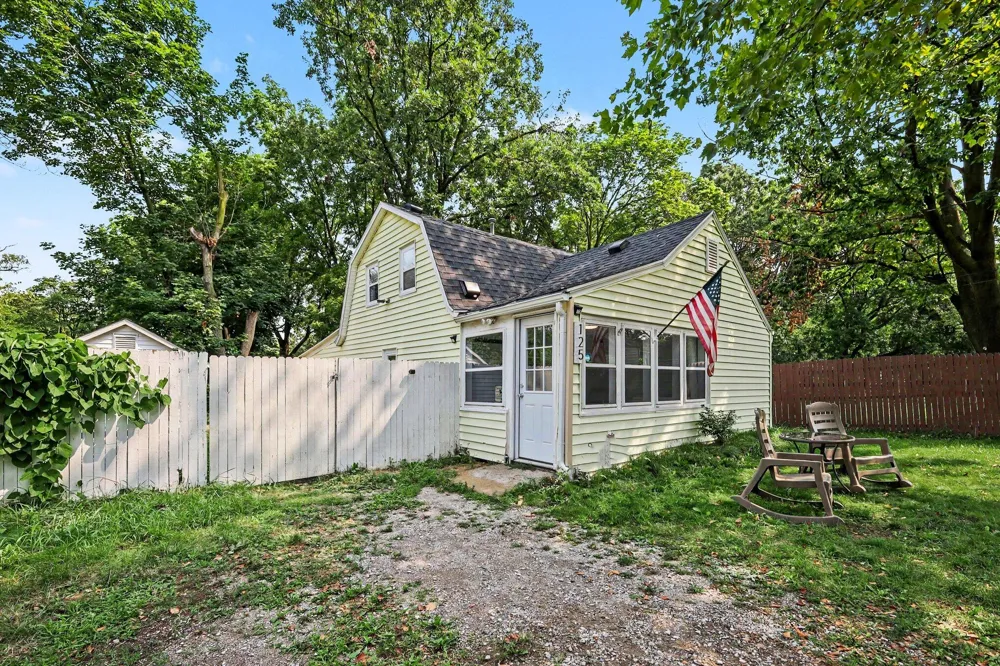 125 Maplelawn Street SE Kentwood City, MI 49548