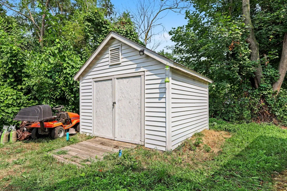 125 Maplelawn Street SE Kentwood City, MI 49548