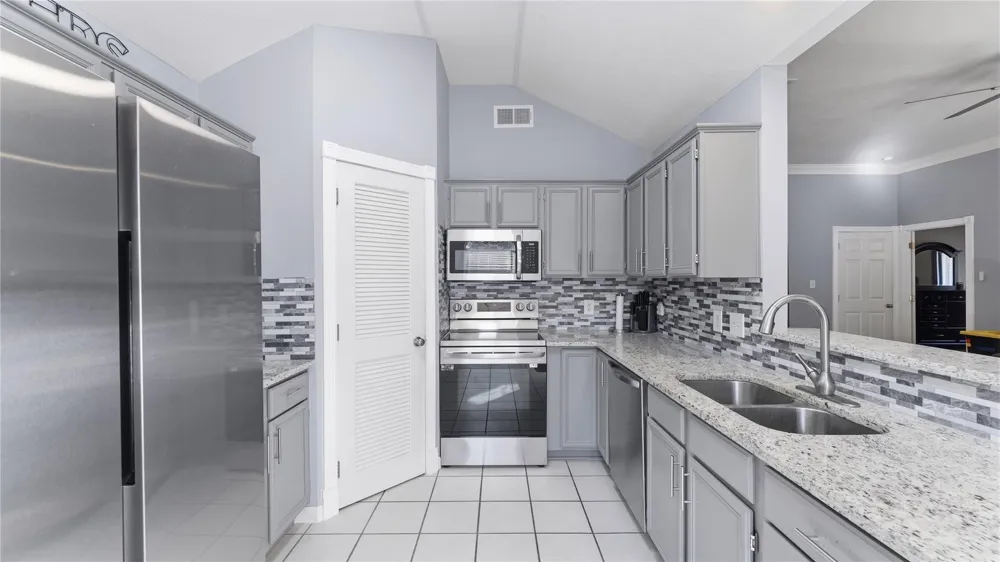 13 Westwood Drive Huntsville, TX 77320