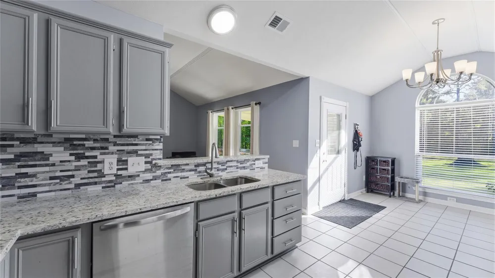 13 Westwood Drive Huntsville, TX 77320