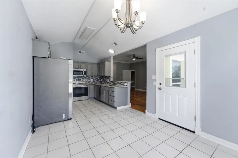 13 Westwood Drive Huntsville, TX 77320
