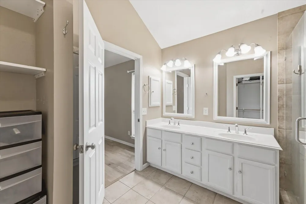 13 Westwood Drive Huntsville, TX 77320