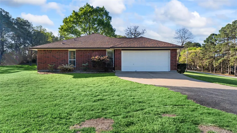 13 Westwood Drive Huntsville, TX 77320