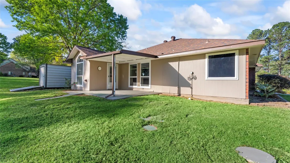 13 Westwood Drive Huntsville, TX 77320