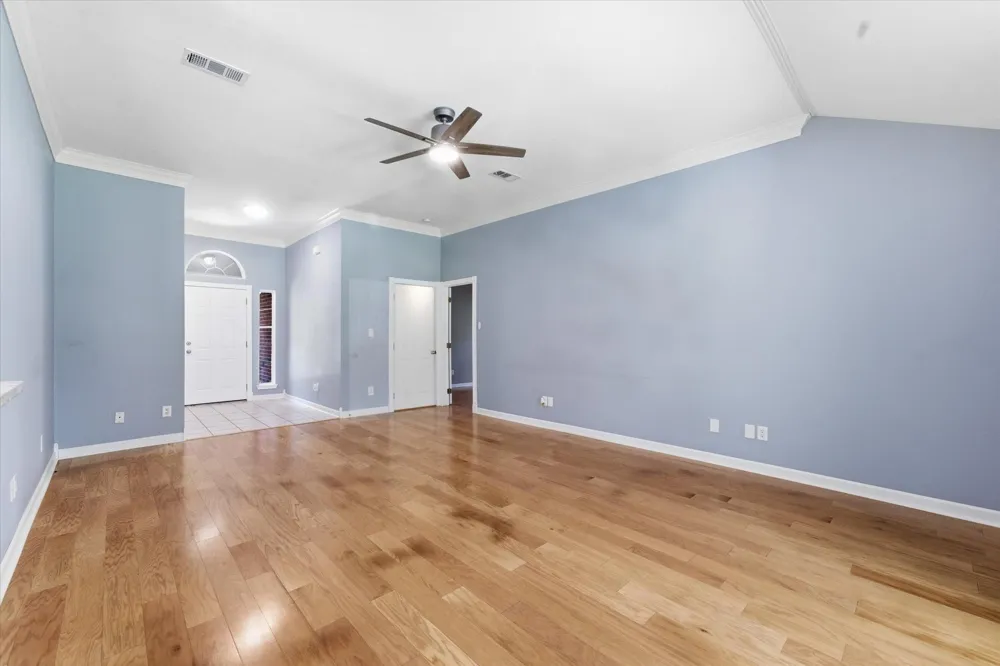 13 Westwood Drive Huntsville, TX 77320