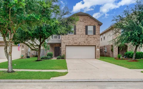 6882 Dogwood Cliff Lane