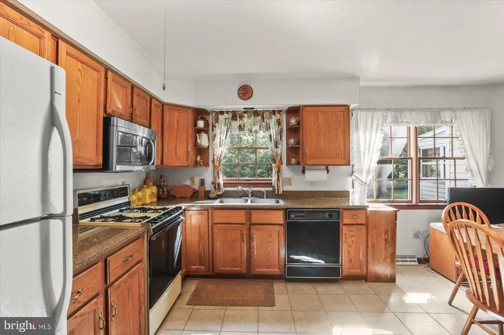 141 OAK HILLS DRIVE Hanover, PA 17331