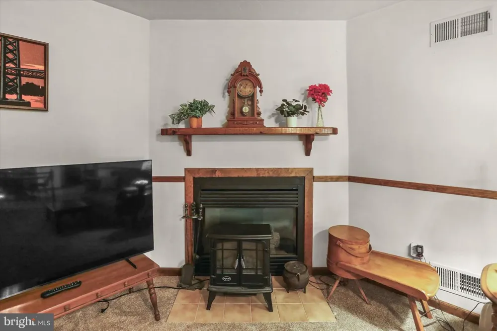 141 OAK HILLS DRIVE Hanover, PA 17331