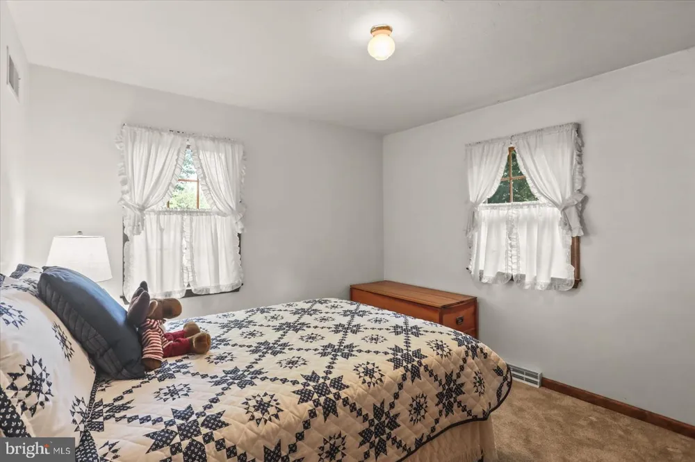 141 OAK HILLS DRIVE Hanover, PA 17331