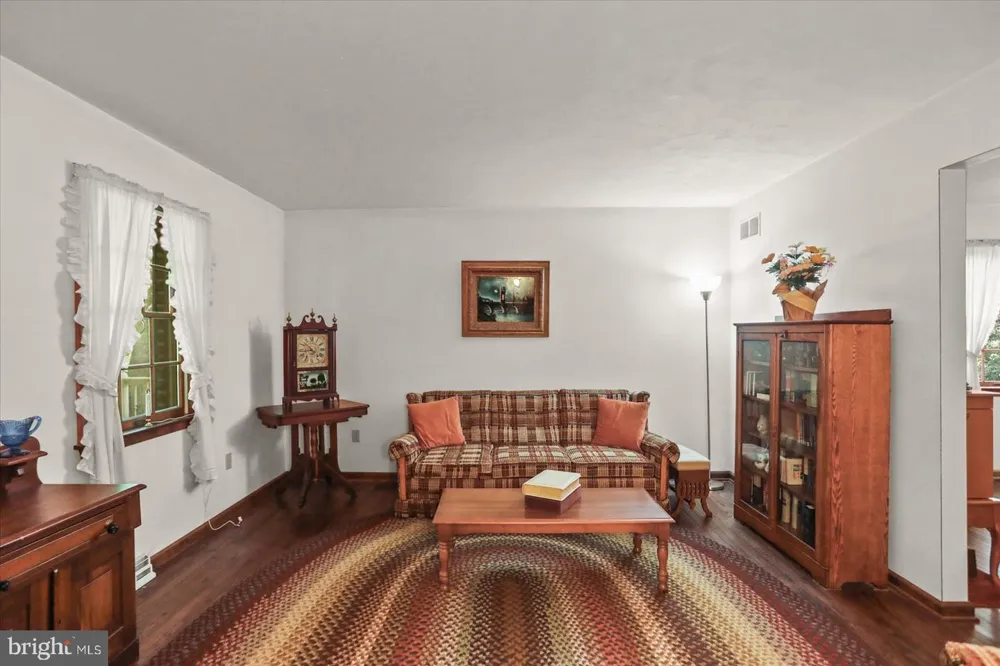 141 OAK HILLS DRIVE Hanover, PA 17331