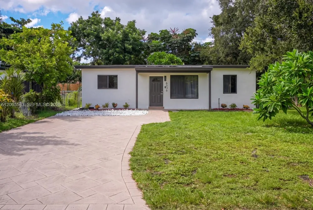 6336 Garfield St Hollywood, FL 33024