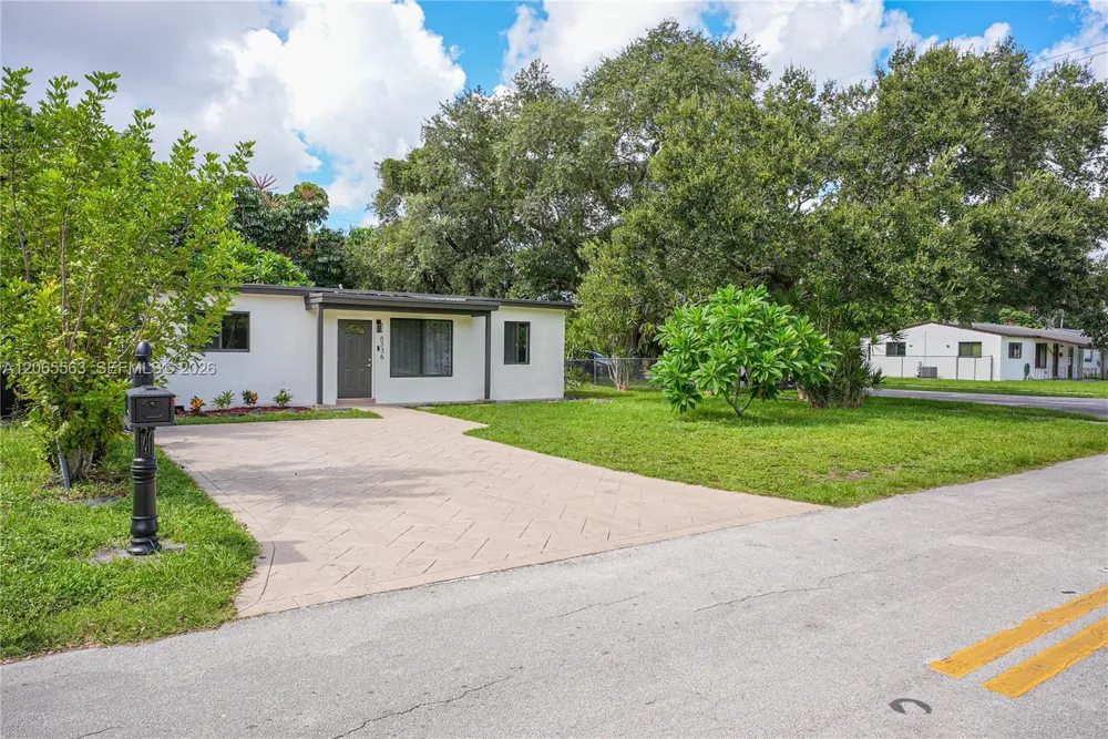 6336 Garfield St Hollywood, FL 33024