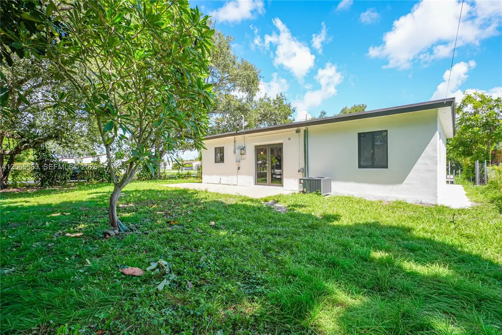 6336 Garfield St Hollywood, FL 33024