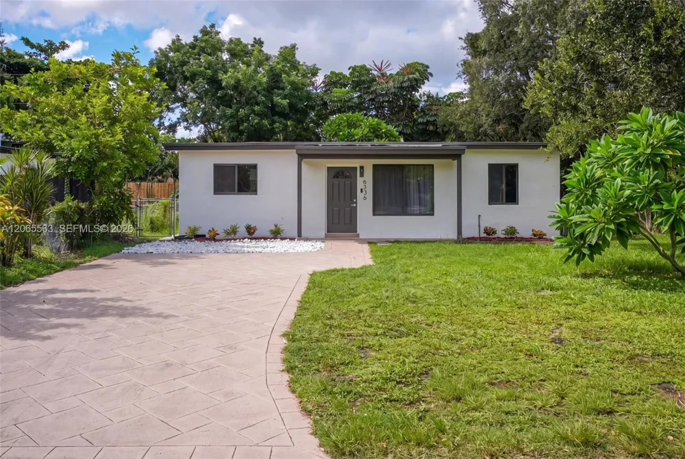6336 Garfield St Hollywood, FL 33024