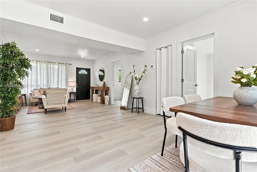 6336 Garfield St Hollywood, FL 33024