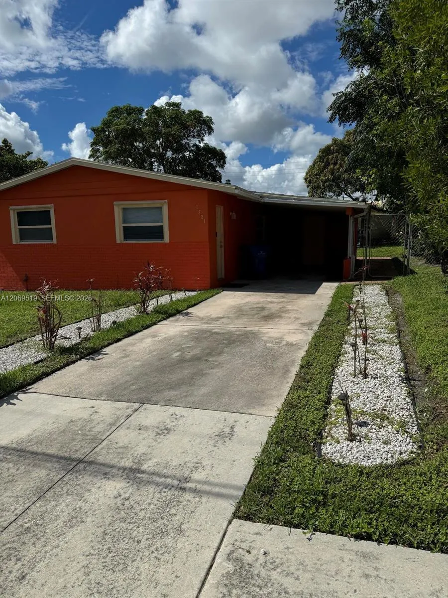 1281 W 35th St Riviera Beach, FL 33404
