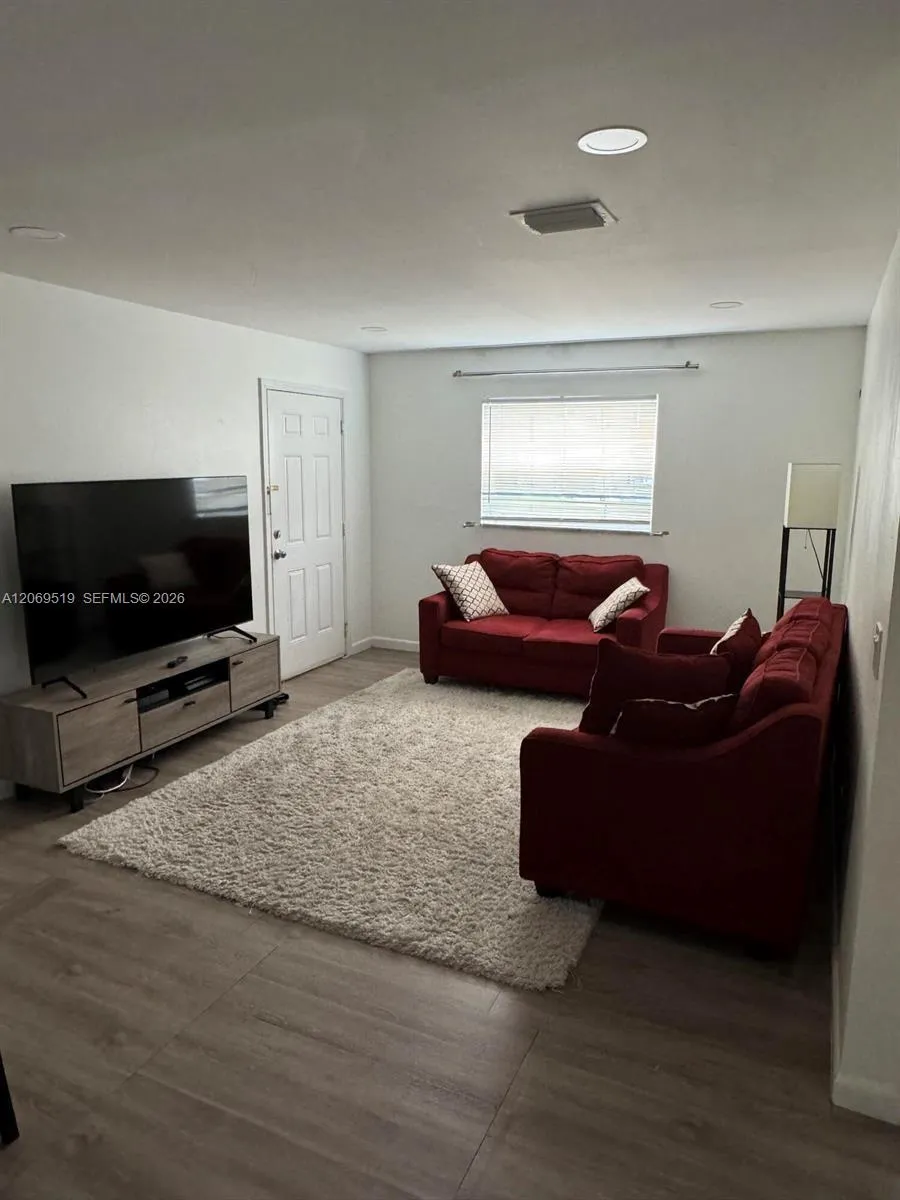 1281 W 35th St Riviera Beach, FL 33404