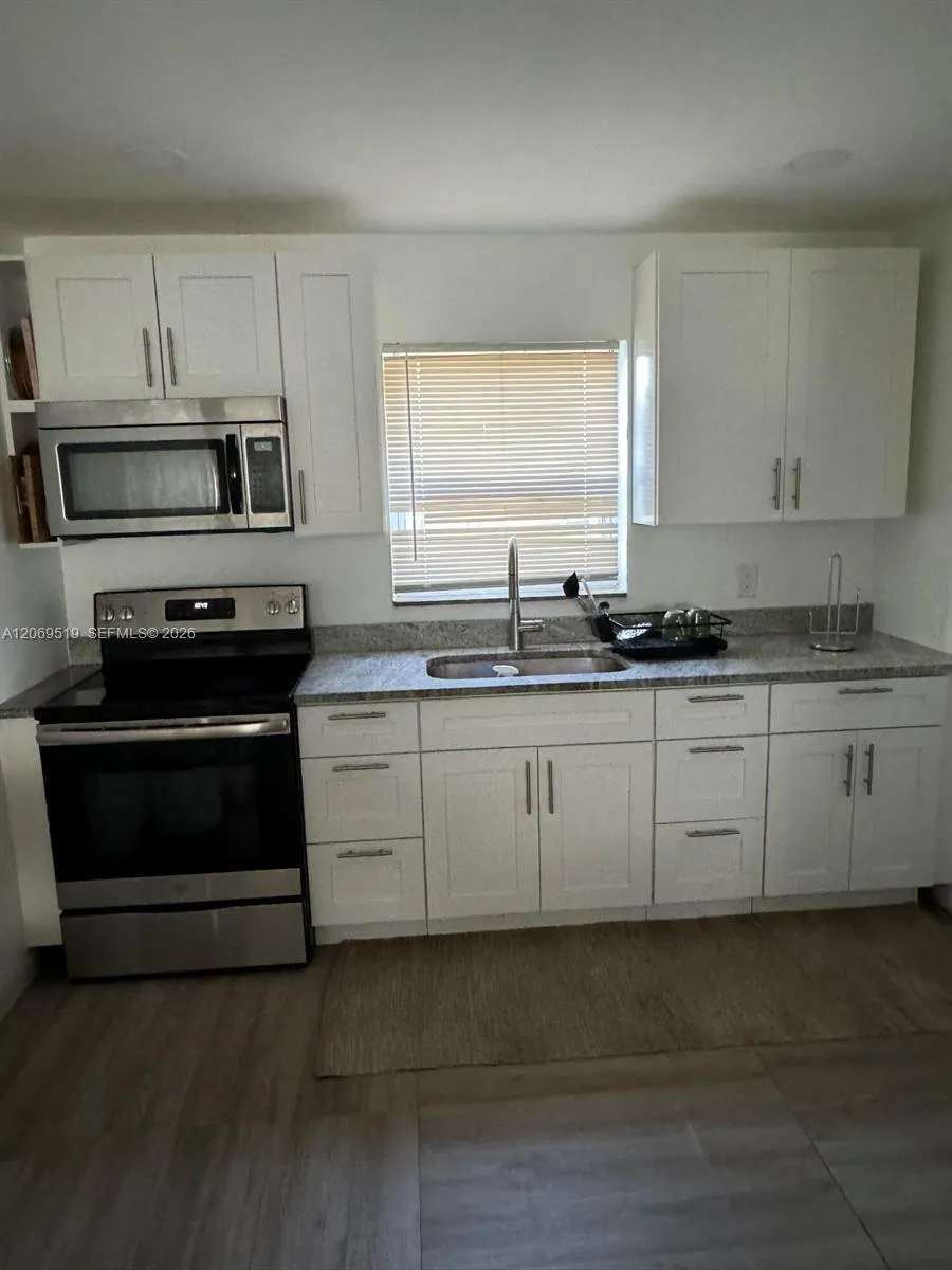 1281 W 35th St Riviera Beach, FL 33404
