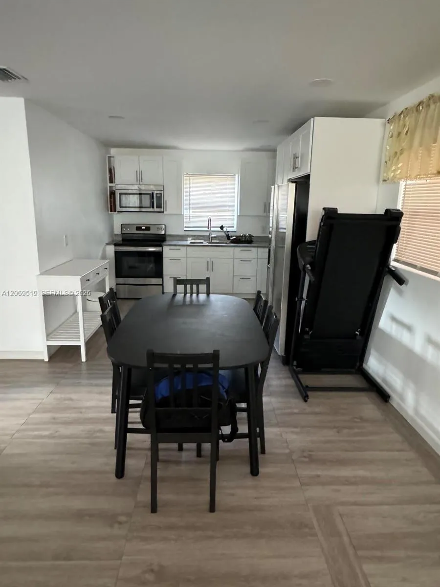 1281 W 35th St Riviera Beach, FL 33404