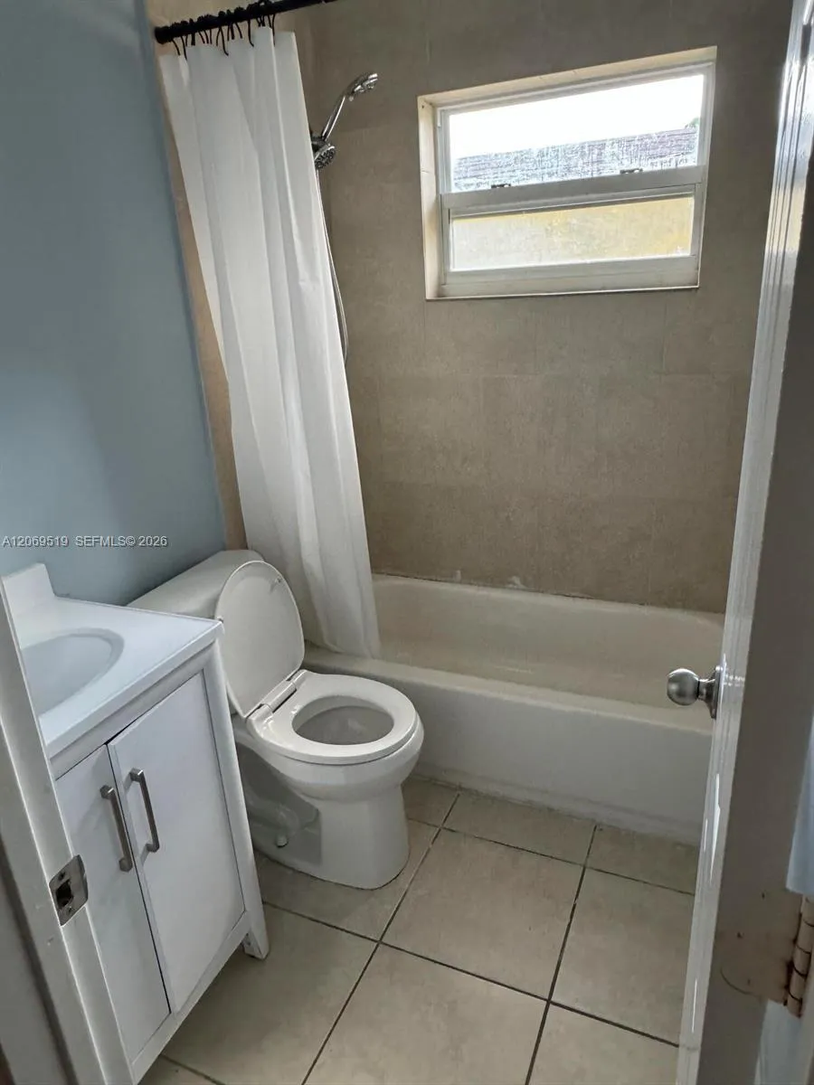 1281 W 35th St Riviera Beach, FL 33404