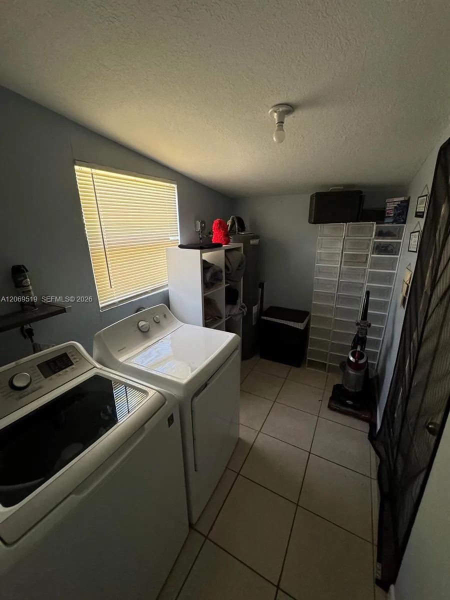 1281 W 35th St Riviera Beach, FL 33404