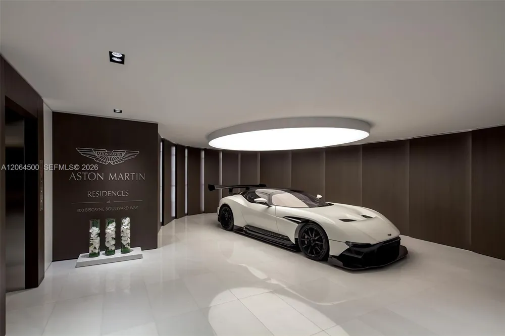 300 Biscayne Blvd Way #6301 Miami, FL 33131