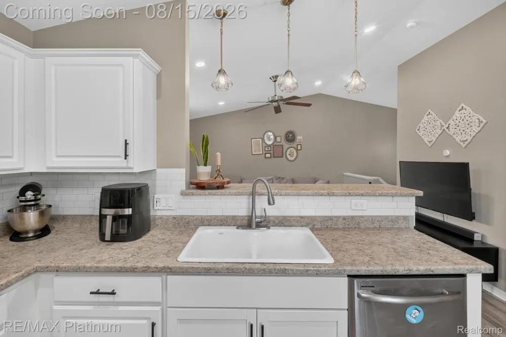 354 Saddlebrook Drive Linden City, MI 48451