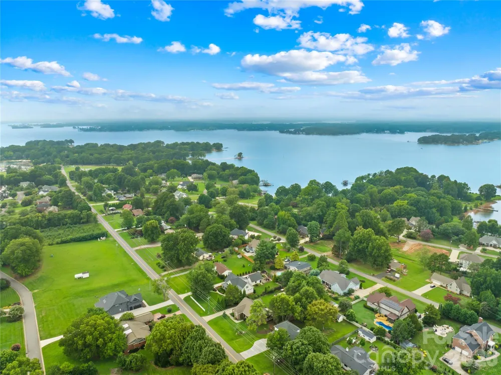 129 Aqua Drive Mooresville, NC 28117