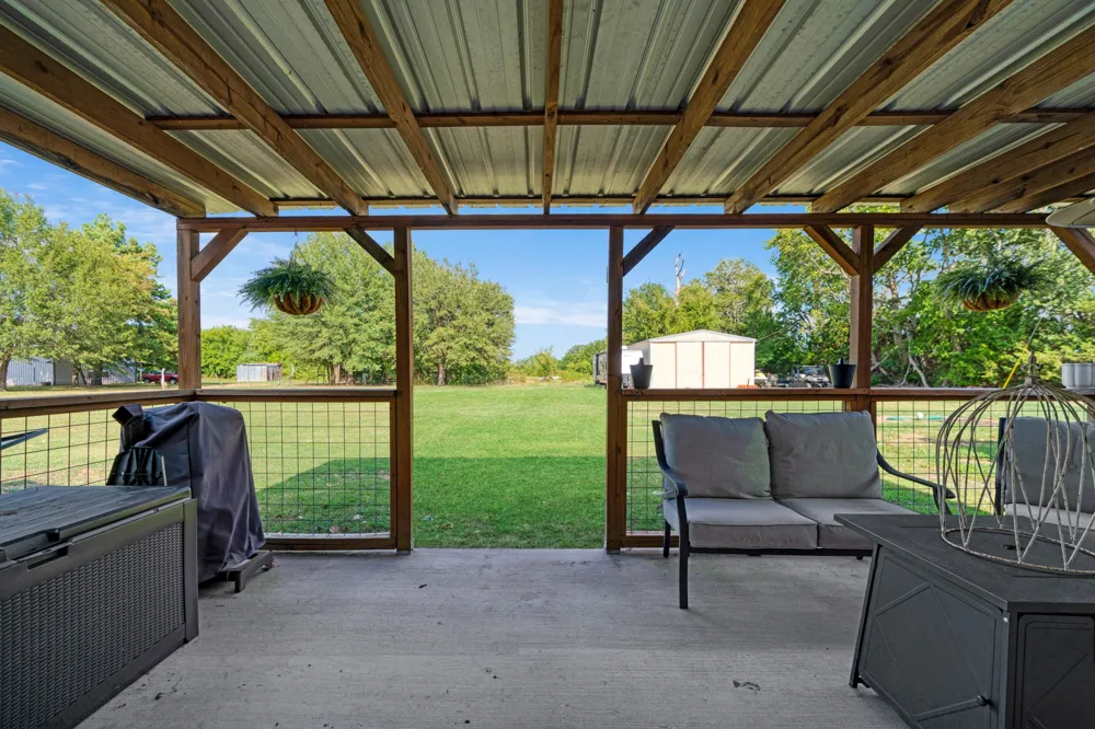 4237 FARM ROAD 196 Pattonville, TX 75468