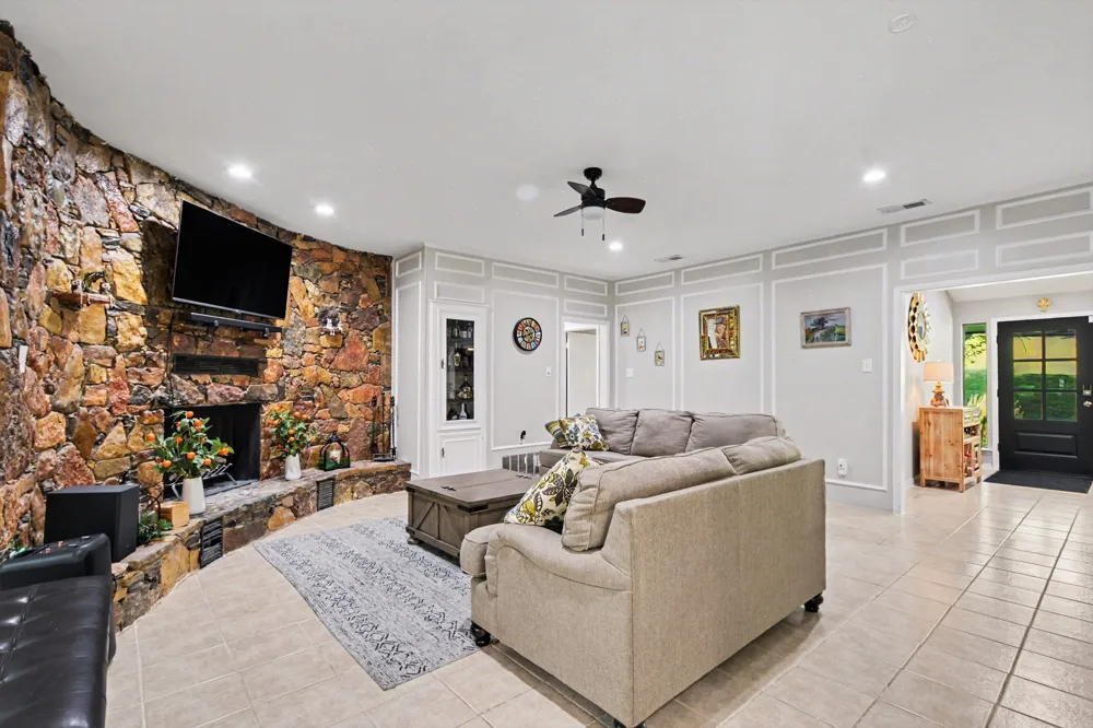 175 E Pleasant Run Road Cedar Hill, TX 75104