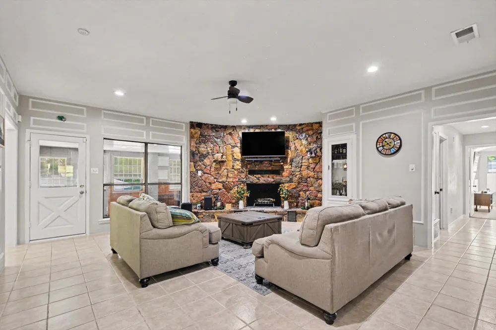 175 E Pleasant Run Road Cedar Hill, TX 75104