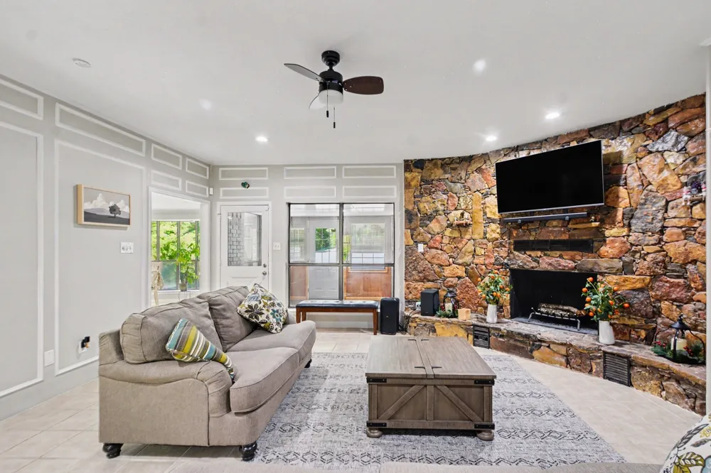 175 E Pleasant Run Road Cedar Hill, TX 75104