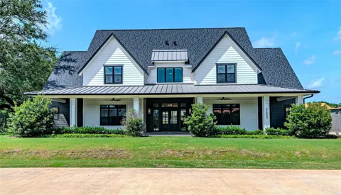 21823 White Oak View Drive